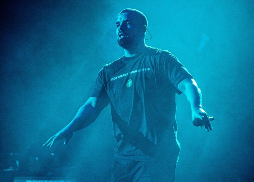 Drake obstawia 1,3 miliona USD w BTC podczas Super Bowl