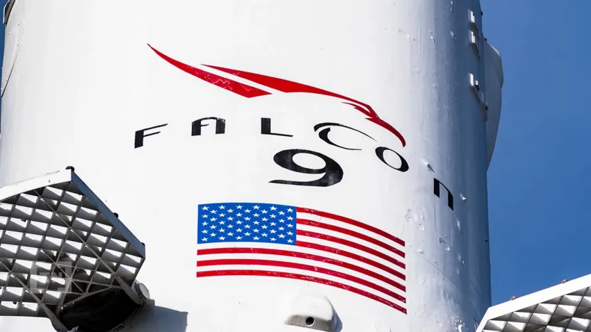 Rakieta SpaceX wystrzeliła w kosmos pierwszego krypto satelitę